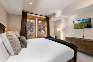 Condo, 3 Bedrooms
