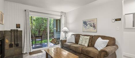 Condo, 2 Bedrooms | Living area
