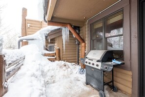 Condo, 2 habitaciones | Área de parrilladas y picnic