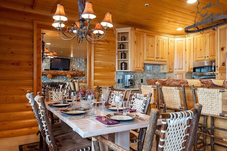 公寓式客房, 2 间卧室 | 私人厨房 | 冰箱、茶具/咖啡用具、烤面包机