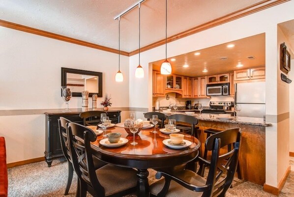 Condo, 2 habitaciones | Restaurantes