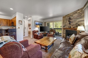 Condo, 2 Bedrooms | Living area