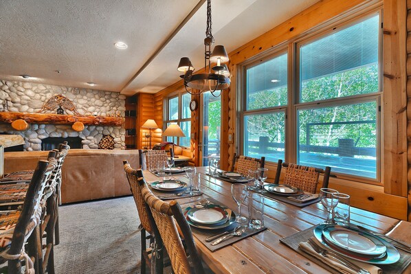 Condo, 2 Bedrooms | Dining