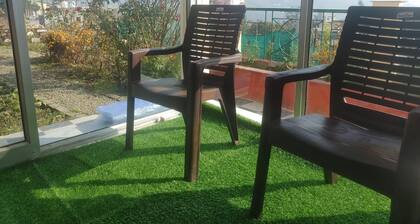 Large Cottage with Valley View - 5 minutes walk from Lake!