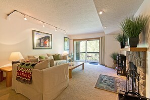 Condo, 2 habitaciones | Interior