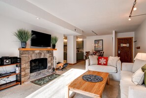 Condo, 2 habitaciones | Interior