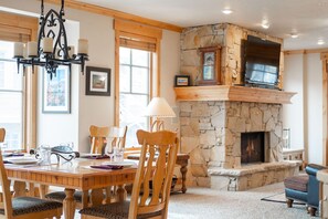 Condo, 3 Bedrooms | Dining