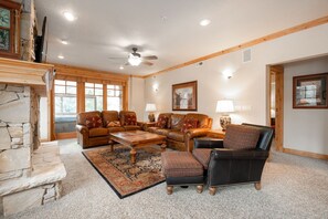 Condo, 3 Bedrooms | Living area