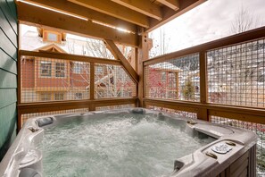 Outdoor spa tub - Town Pointe C201 3 Bedroom Condo by RedAwning (Park City)