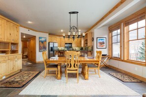 Apartment, 3 Schlafzimmer | Speisen