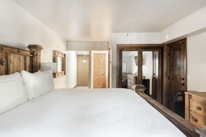 Condo, 2 Bedrooms