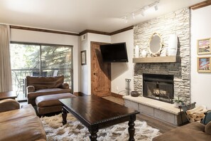 Condo, 2 Bedrooms | Interior