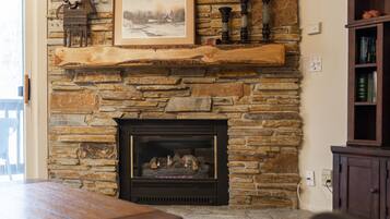 Condo, 2 Bedrooms | Living area