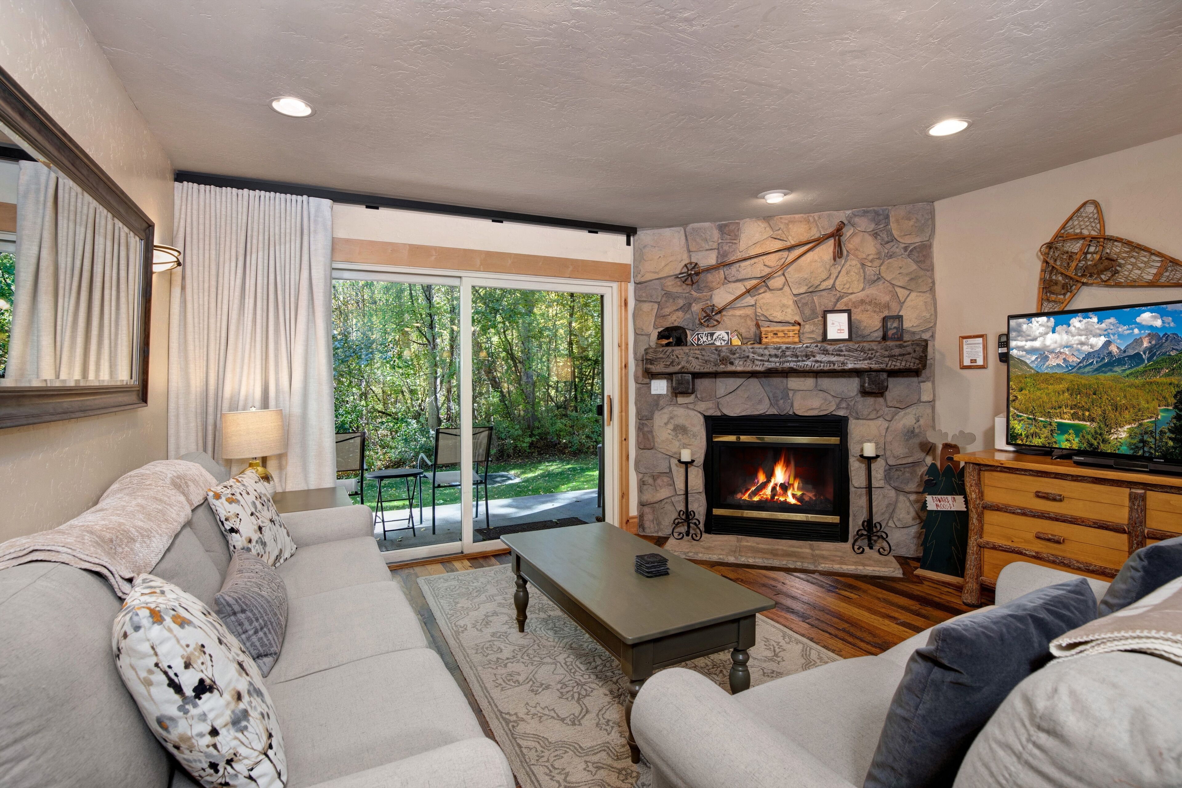 Condo, 2 Bedrooms | Living area | Smart TV