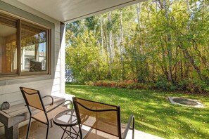 Condo, 2 quartos | Terraço/pátio