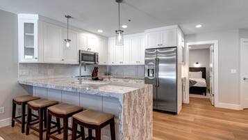 Kondominium, 2 kamar tidur | Dapur pribadi | Lemari es, mesin pembuat kopi/teh, dan pemanggang roti