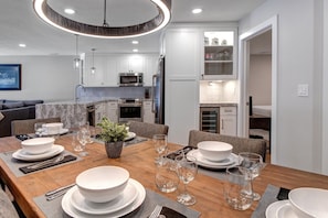 Condo, 2 Bedrooms | Dining