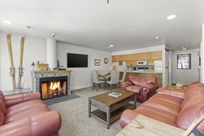 Condo, 2 Bedrooms | Living area