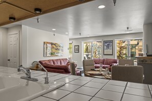 Condo, 2 Bedrooms | Interior