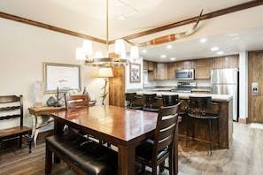 Condo, 3 Bedrooms | Dining