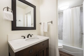 Apartamento, 1 habitación | Baño | Toallas