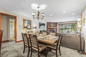 Condo, 3 habitaciones | Restaurantes