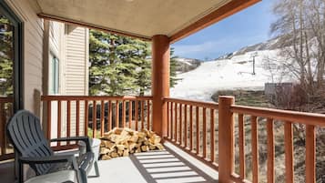 Condo, 2 habitaciones | Balcón