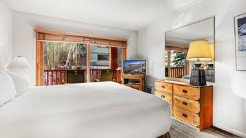 Condo, 2 Bedrooms | 2 bedrooms, individually decorated, individually furnished