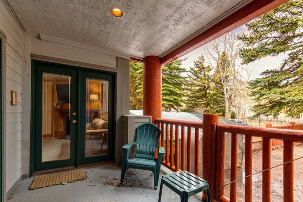 Condo, 3 Bedrooms | Property grounds