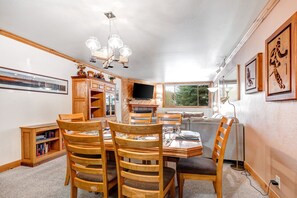 Dining - Snow Flower 043 3 Bedroom Condo by RedAwning (Park City)