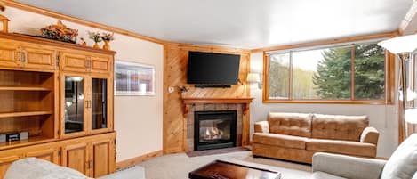 Condo, 3 Bedrooms | Living area