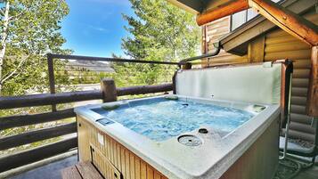 Condo, 4 Bedrooms | Private spa tub