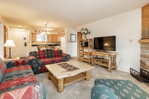 Condo, 2 Bedrooms | Living area