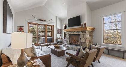 Town Pointe B205 3 Bedroom Condo by RedAwning