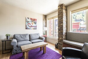 Condo, 1 quarto | Área de estar