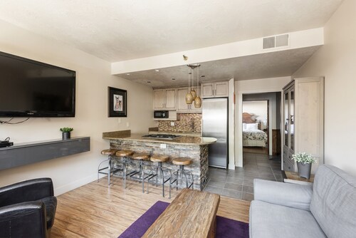 Galleria 308 1 Bedroom Condo by RedAwning