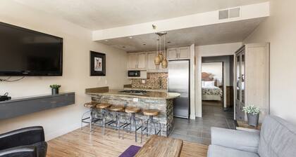 Galleria 308 1 Bedroom Condo by RedAwning