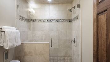 Condo, 1 habitación | Baño | Toallas y shampoo