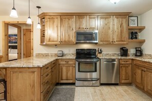Private kitchen | Fridge, coffee/tea maker, toaster