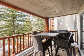 Condo, 2 chambres | Restauration