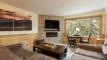 Condo, 2 Bedrooms | Living area