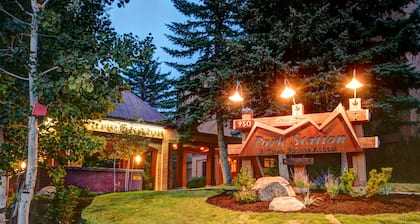 Park Station 122 2 Bedroom Condo by RedAwning