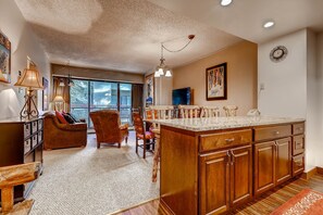 Condo, 2 Bedrooms | Private kitchen
