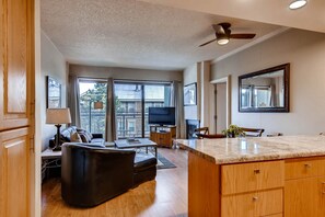 Bathroom | Towels, shampoo