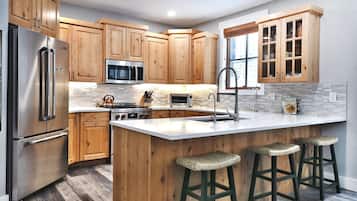 Private kitchen | Fridge, coffee/tea maker, toaster