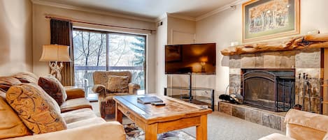 Condo, 1 Bedroom | Living room