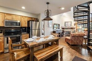 Huoneisto, 2 makuuhuonetta | Yksityinen keittiö | Jääkaappi, kahvin-/teenkeitin, leivänpaahdin