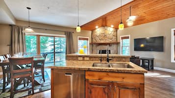 Townhome, 3 Bedrooms | Private kitchen | Fridge, coffee/tea maker, toaster