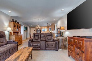Condo, 3 Bedrooms | Living area