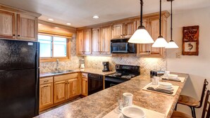 Condo, 3 Bedrooms | Private kitchen